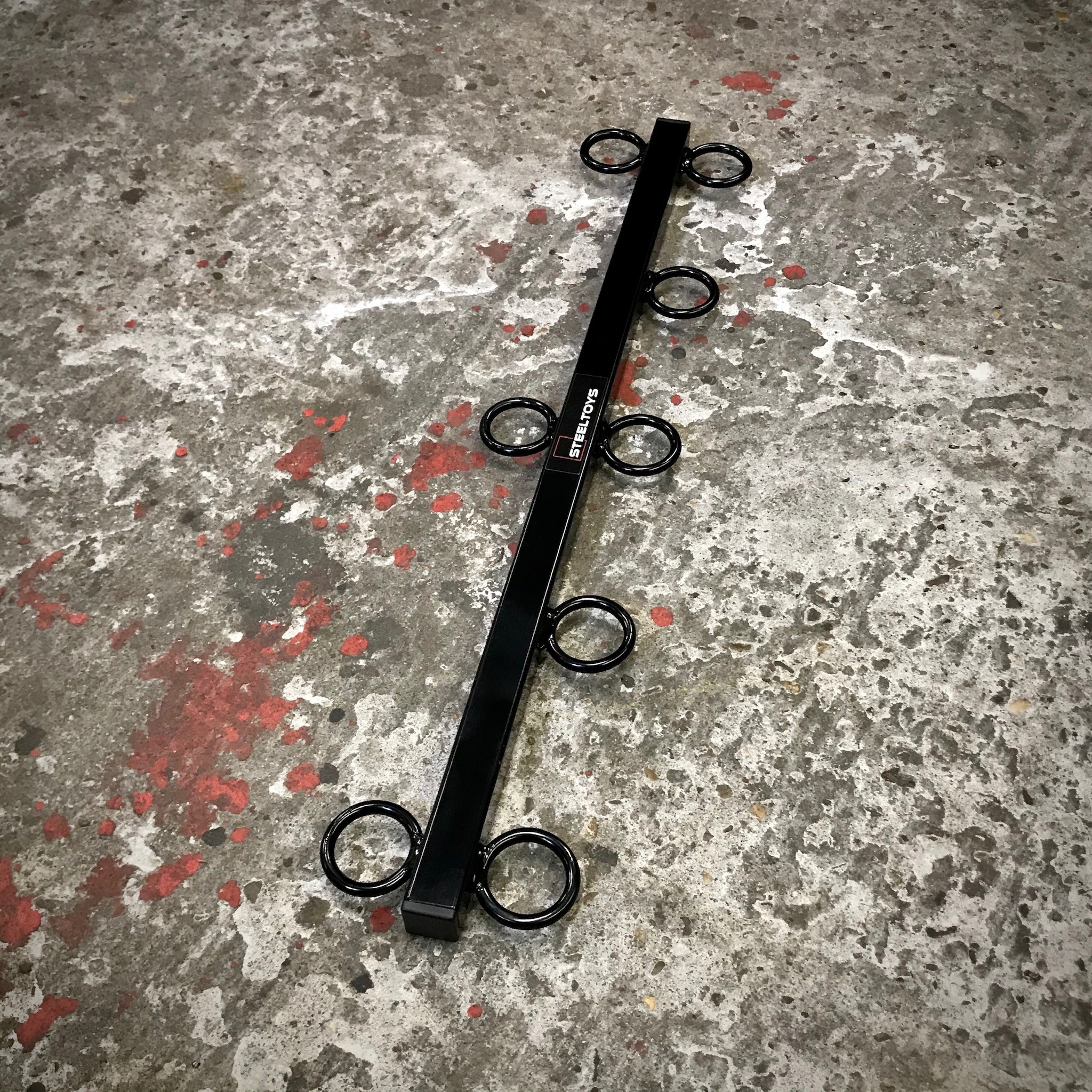Steeltoys Spreader bar / suspension 60 cm with 8 bondage rings