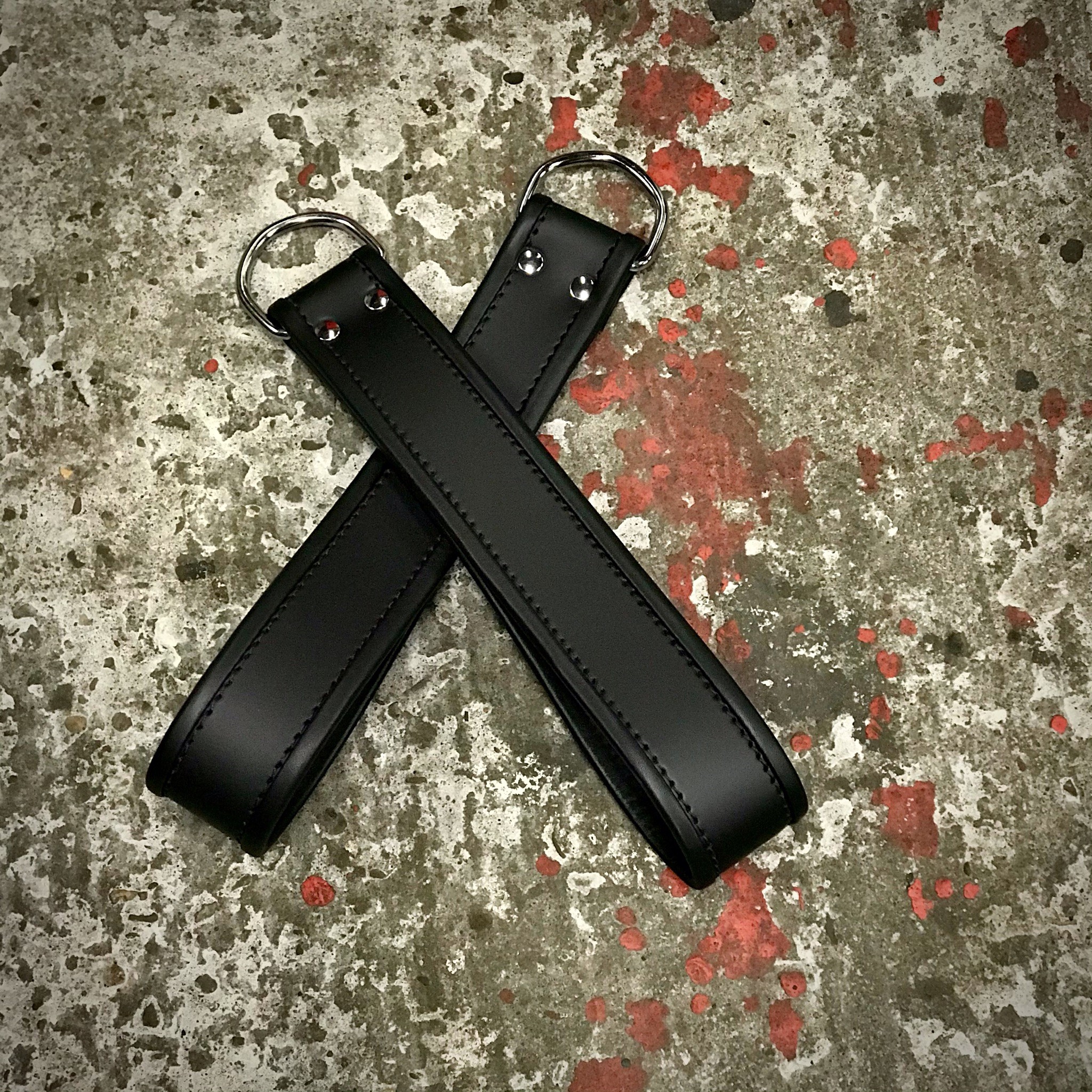 Leg Loops Leather With 1 D-Ring With Piping Black - Image 2