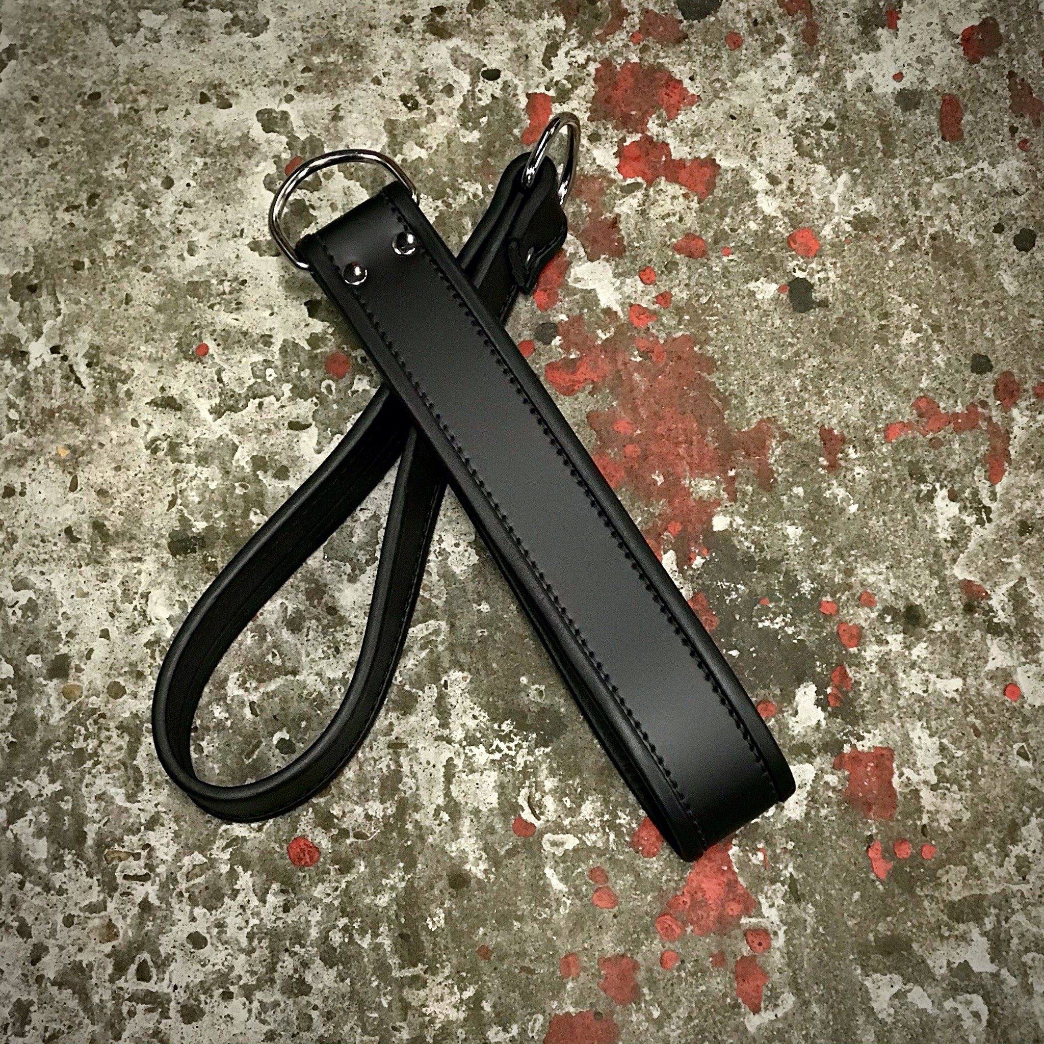 Leg Loops Leather With 1 D-Ring With Piping Black