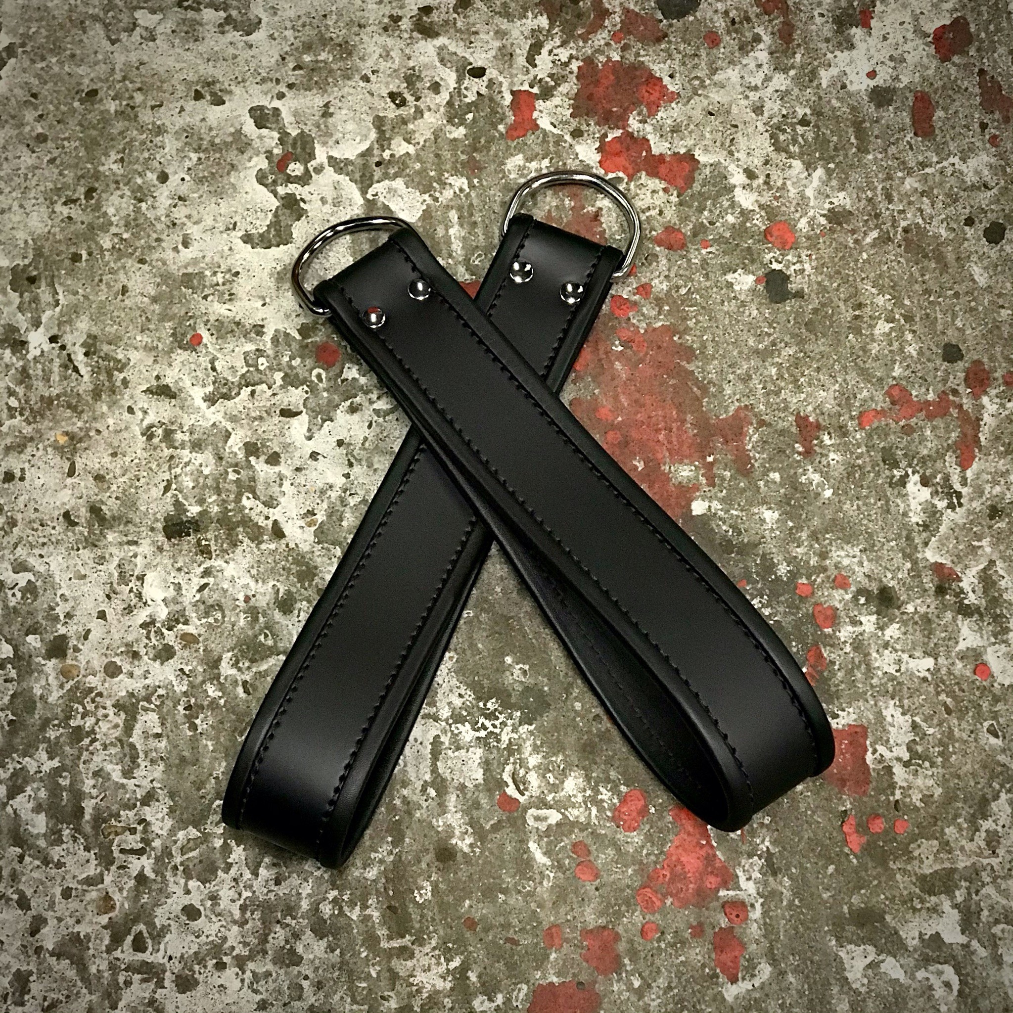 Leg Loops Leather With 1 D-Ring With Piping Black - Image 4