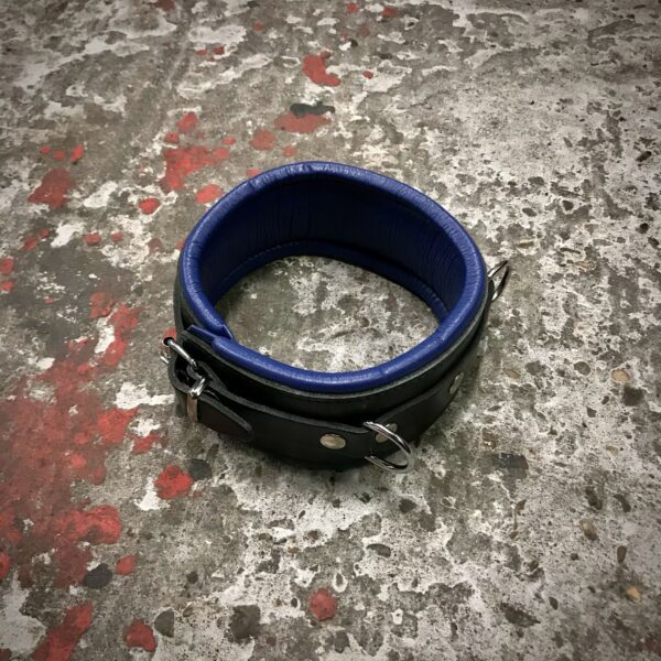 Neck-cuff Leather 6 cm. Black + Blue piping