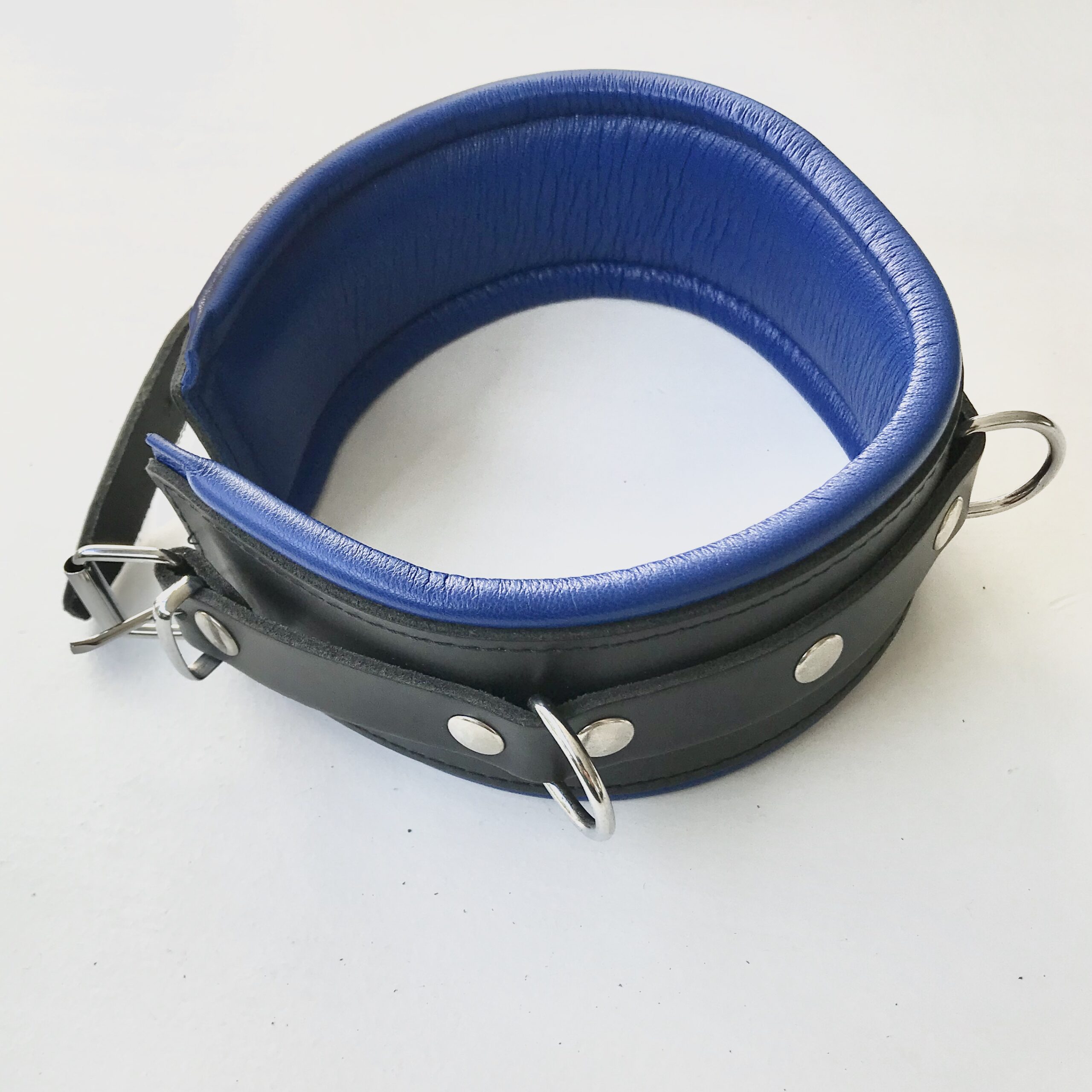Neck-cuff Leather 6 cm. Black + Blue piping - Image 7