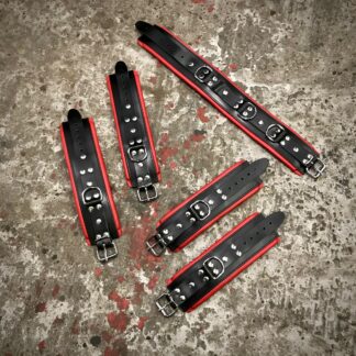 Complete SET 8 Cm. Pols + Enkel + Nek boei Leer Zwart + Rode bies