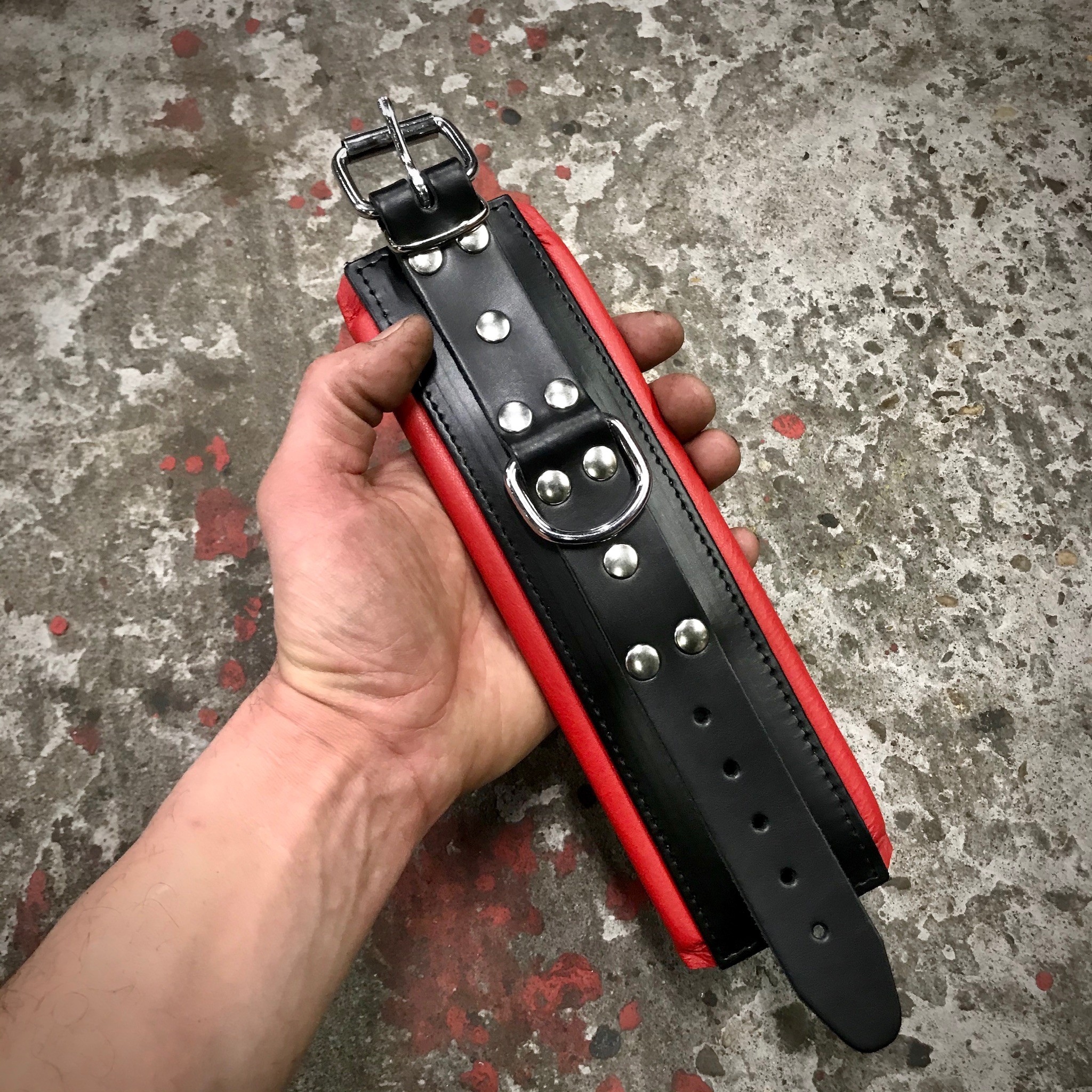 Complete SET Lederen Pols + Enkel + Nek boei + Spreider 50 cm. Zwart + Rode Bies - Afbeelding 5