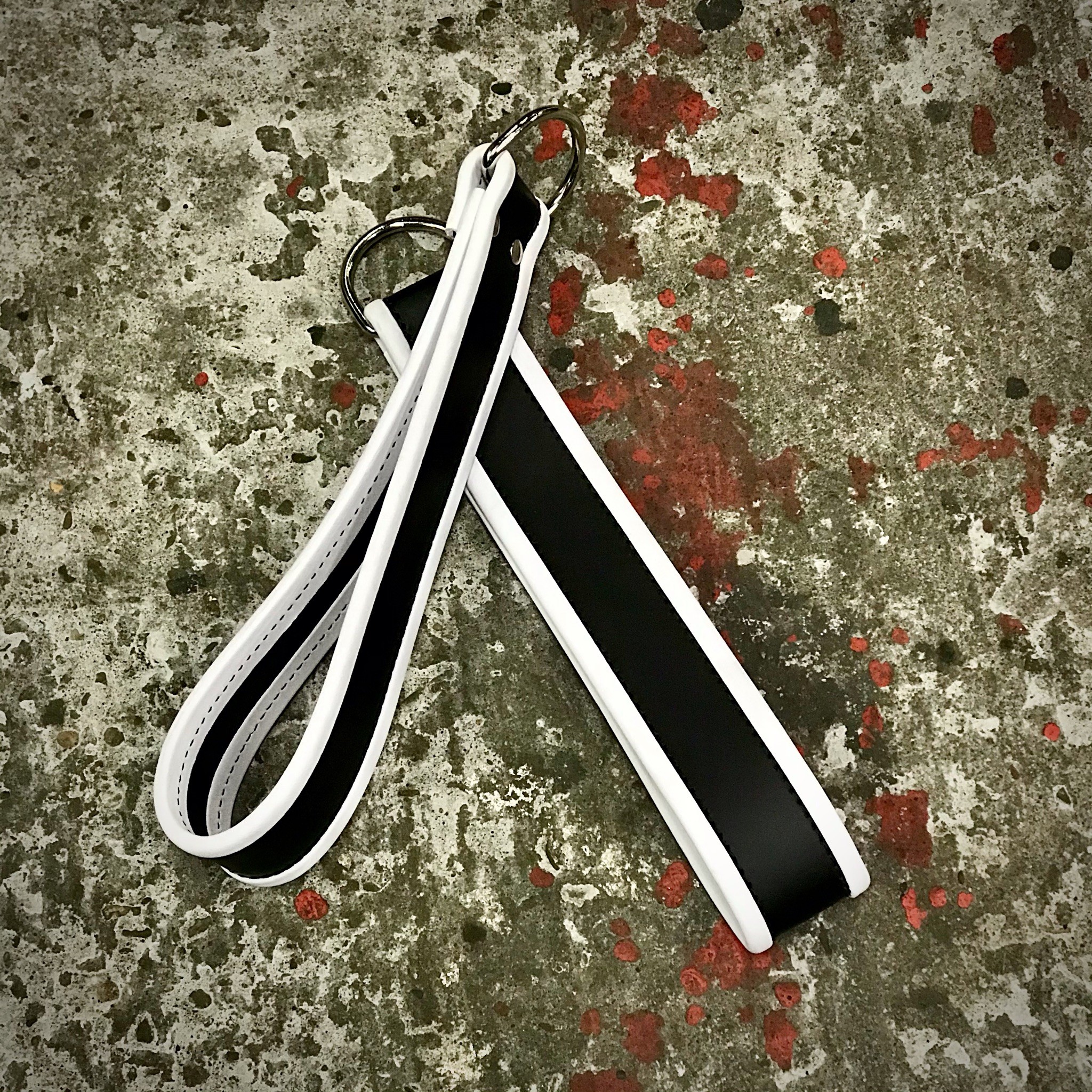 Beenlussen Leer met 1 D-ring met Witte Bies - Afbeelding 2