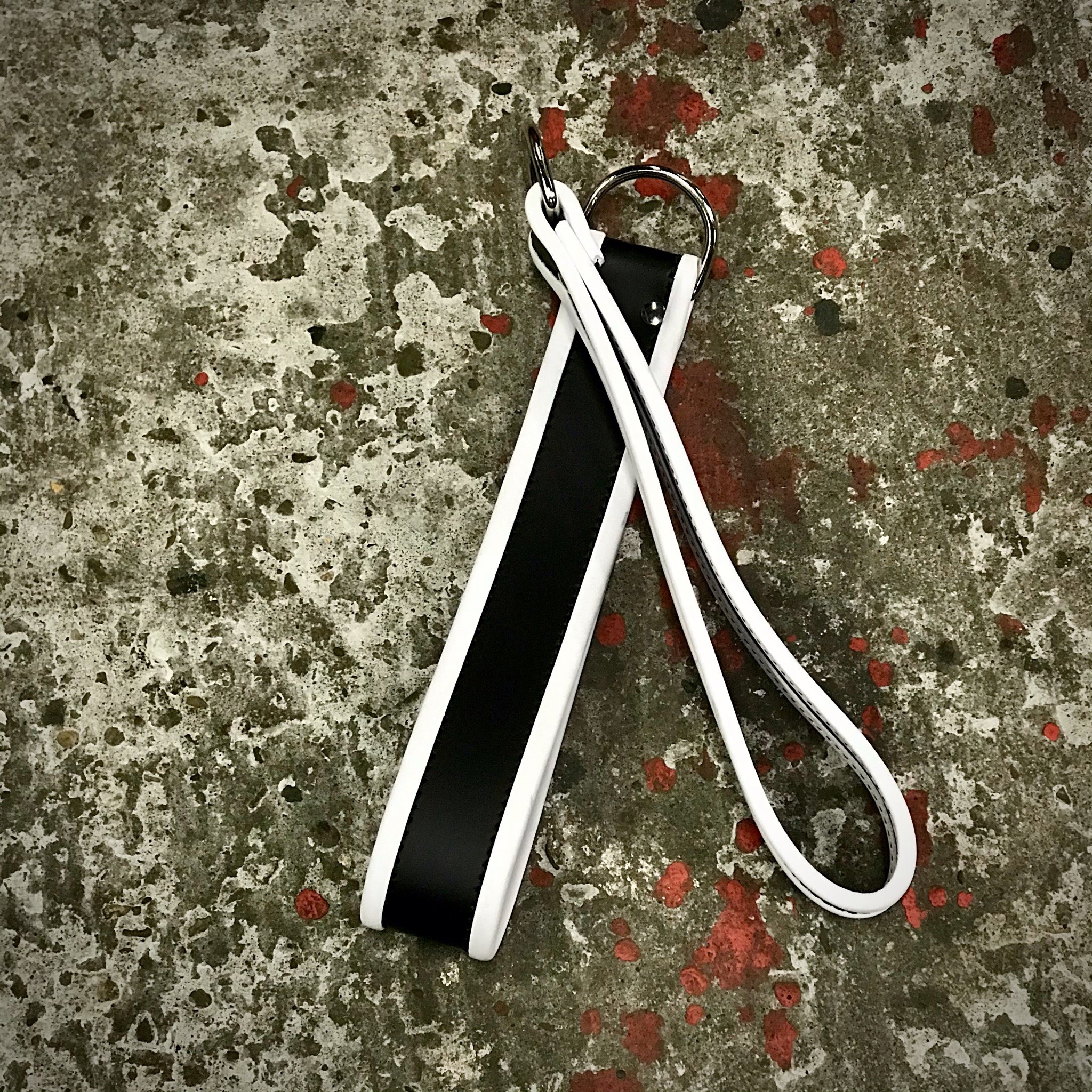 Beenlussen Leer met 1 D-ring met Witte Bies - Afbeelding 3