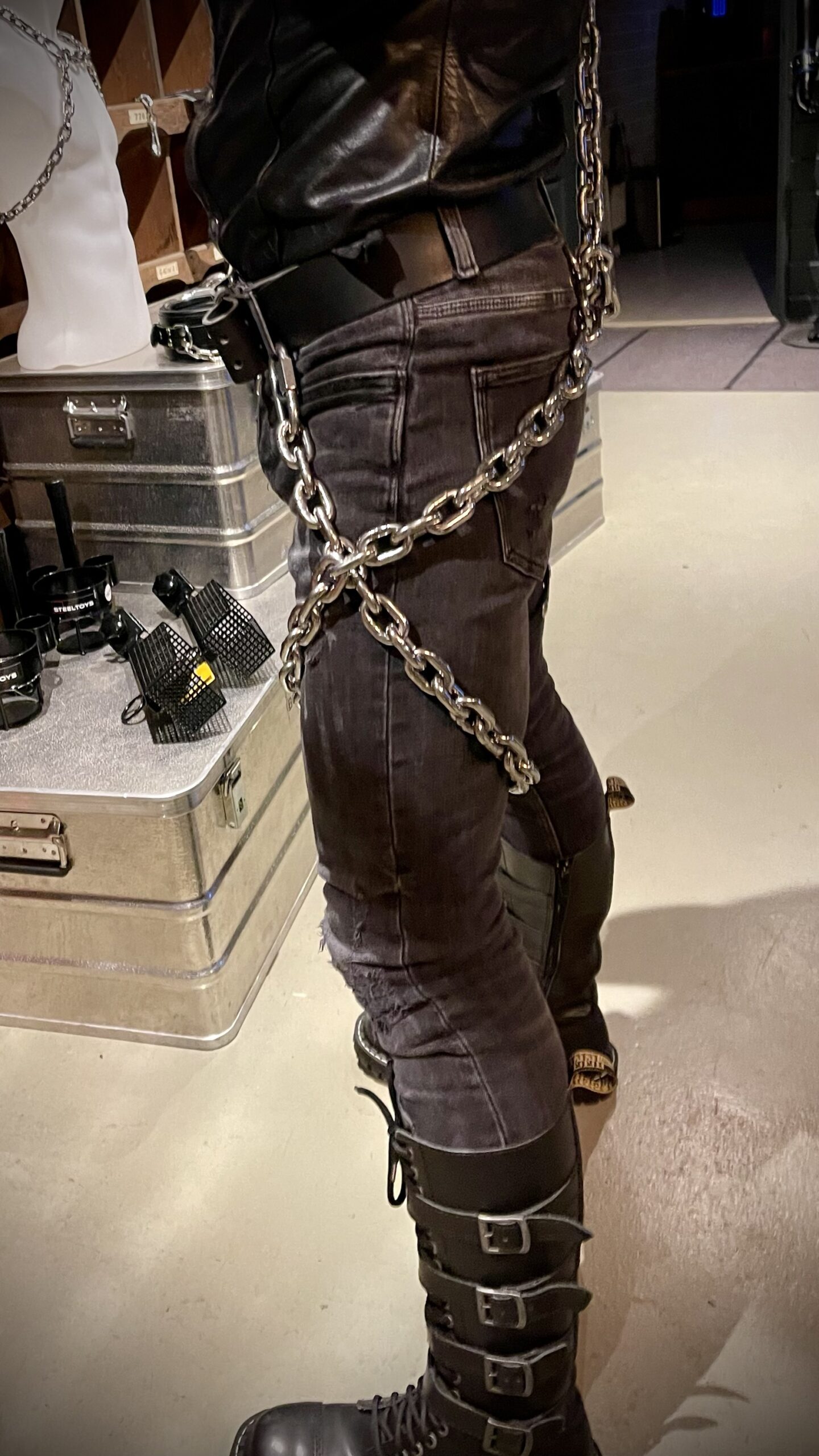Steeltoys upper leg chain